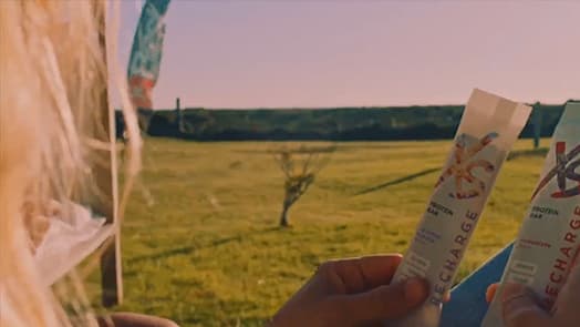 Fehérjeszelet – Csokoládé ízű XS™ video